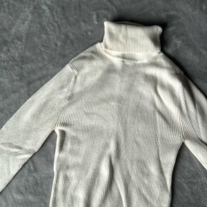 Express cream/white turtle neck, size XS